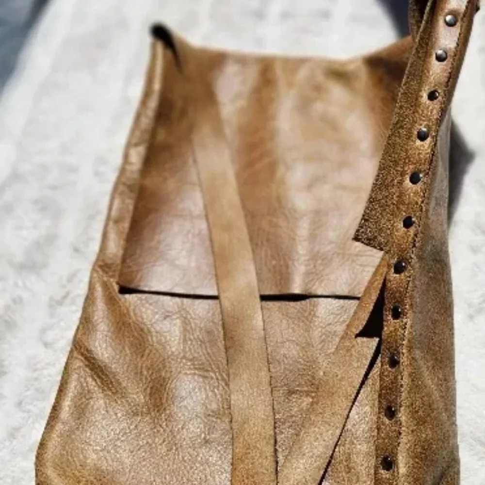 Unique Genuine Leather Studded Messenger Bag Crossbody Handbag Excellent Cond - Picture 3 of 6